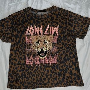 Leopard print graphic tee